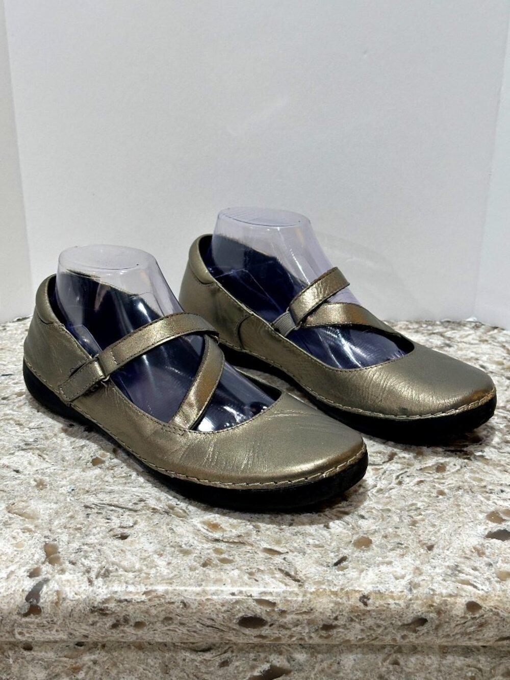 Vionic Orthaheel Judith Mary Jane Flats Size 8.5 Pewter Leather Comfort Shoes